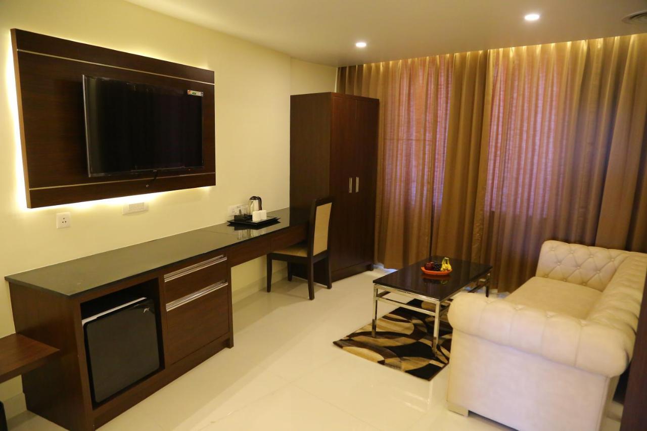 Vsr Grand Hotel Madanapalle Exterior photo